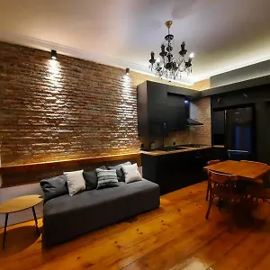 https://kipiani-apartment.alltbilisihotels.com
